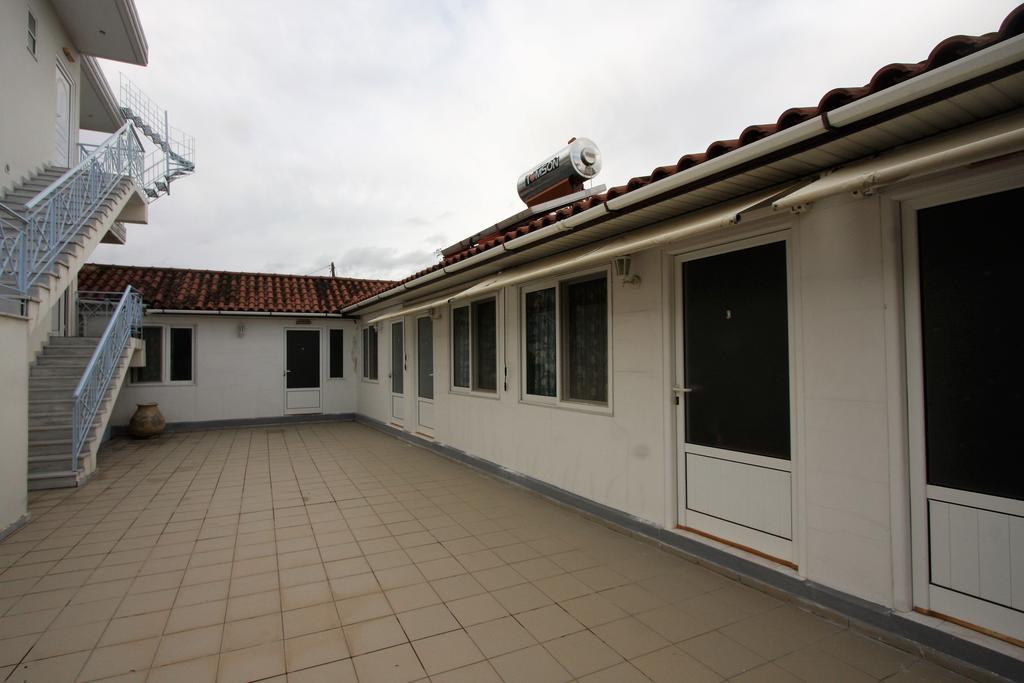 Miloi Rooms And Apartments Exteriör bild