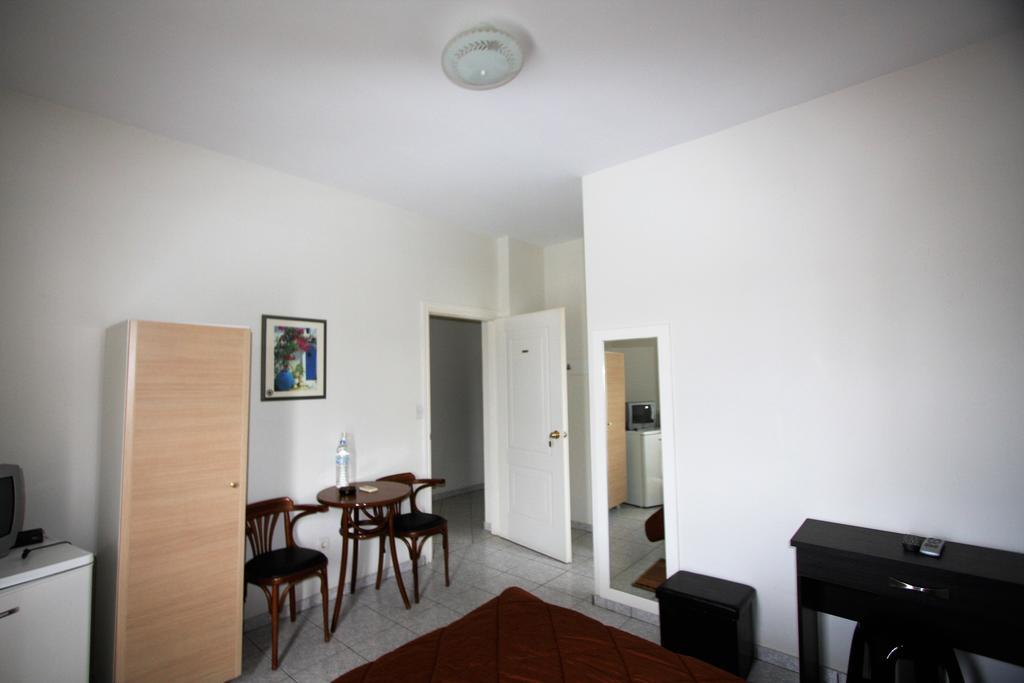 Miloi Rooms And Apartments Exteriör bild