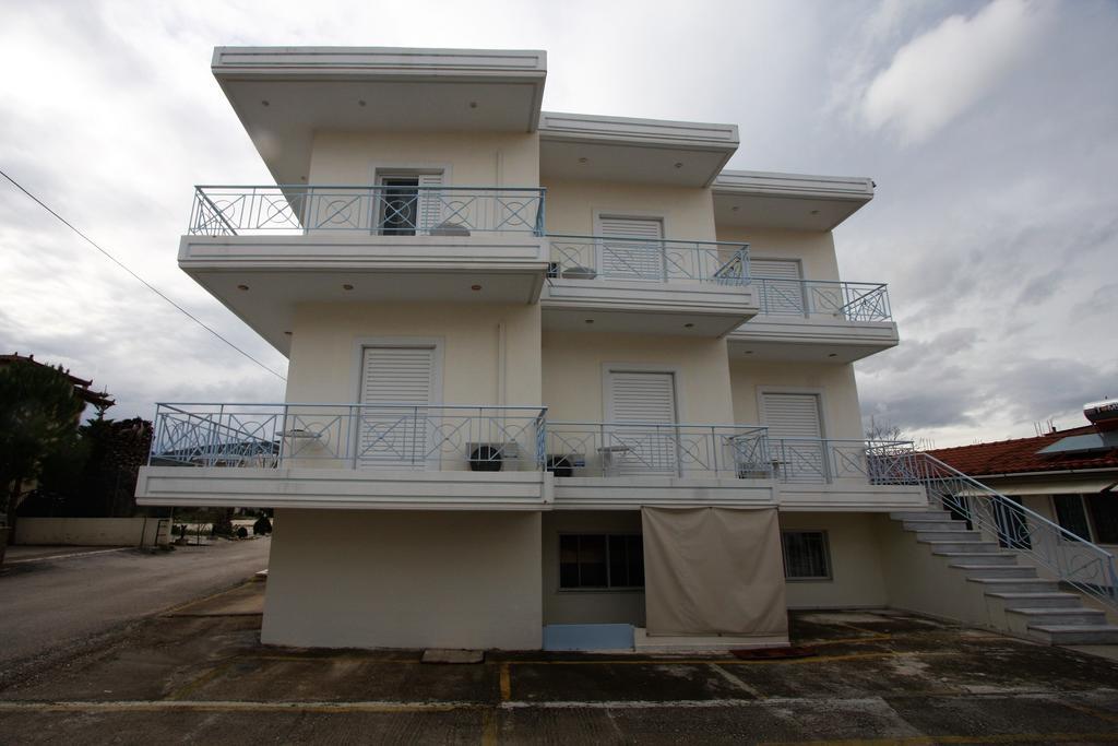 Miloi Rooms And Apartments Exteriör bild